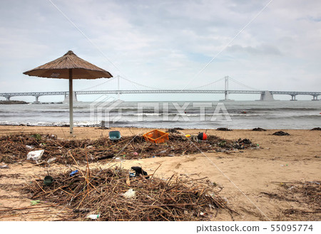 Environment pollution appear at gwangalli beach 55095774