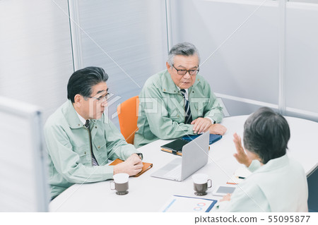 employee, work clothes, senior 55095877