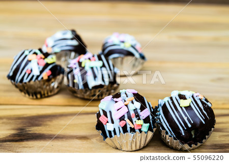 chocolate cake pop 55096220