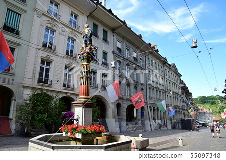 瑞士正義女神噴泉在伯爾尼老鎮Gerechtig風箏 瑞士正義女神噴泉在伯爾尼老鎮Gerechtig風箏 55097348