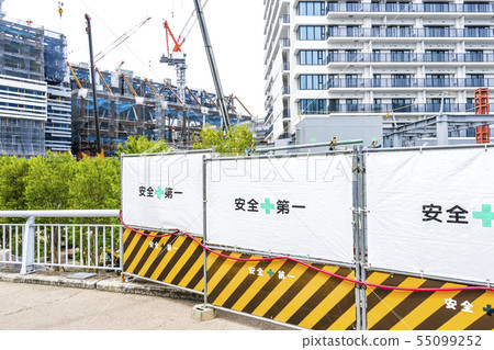 公寓樓的施工現場(安全第一) 公寓樓的施工現場(安全第一) 55099252
