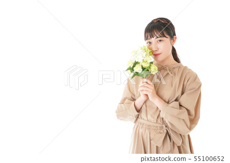 有花束的少婦與微笑 55100652