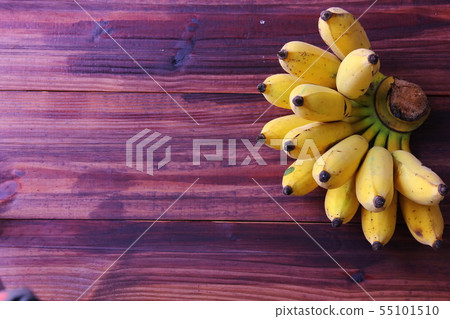 cultivated banana on retro wood ,copy space. cultivated banana on retro wood ,copy space. 55101510
