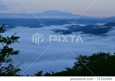 The sea of clouds and Mt. Ryokami covering Chichibu basin from Mt. Bizan 55102669