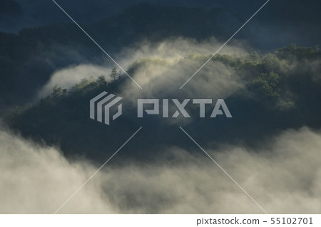 從Mt. Bizan的秩父盆地的山上的雲 55102701