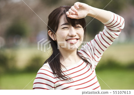 Woman     55107613