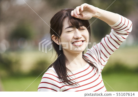 Woman     55107614