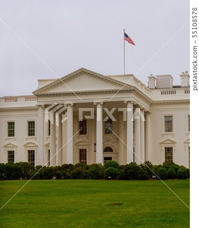The White House from the norh lawn in Washington The White House from the norh lawn in Washington 55108578