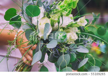 Beautiful white flowers in the bride's hands it Beautiful white flowers in the bride's hands it 55109265