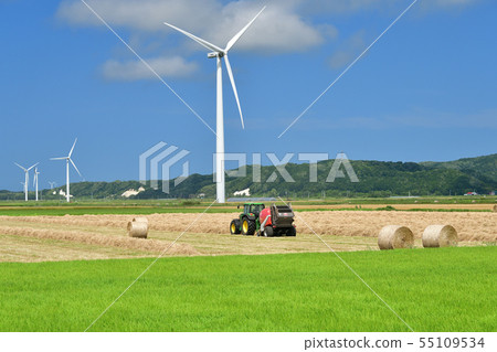 Taking a summer landscape of farm work harvesting grass and making pasture rolls in Esashi-cho, Hokkaido Taking a summer landscape of farm work harvesting grass and making pasture rolls in Esashi-cho, Hokkaido 55109534
