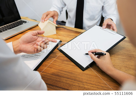 Real Estate agent with customer making contract Real Estate agent with customer making contract 55111606
