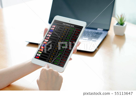 Hands holding tablet with currency exchange rates 55113647