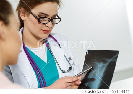 X-ray picture and doctor 55114445