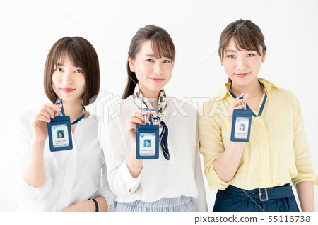 婦女顯示員工身份證 55116738