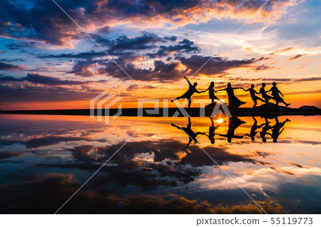 Father mother beach evening scene silhouette 55119773