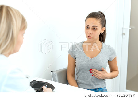patient complains to the doctor about the pain patient complains to the doctor about the pain 55120487