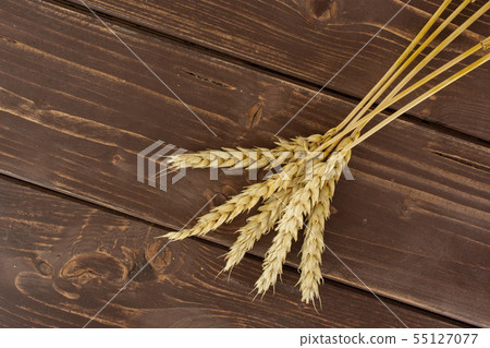 Ripe bread wheat on brown wood Ripe bread wheat on brown wood 55127077