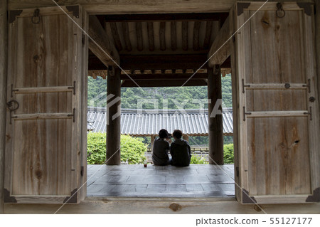 屏山書院入口大廳主層坐著兩個人 55127177