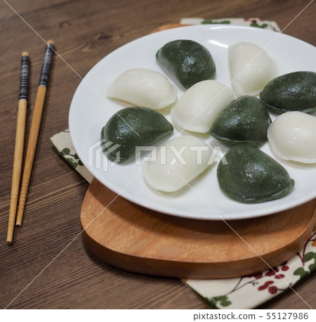 Korean traditional food Songpyeon, Hangwa 55127986