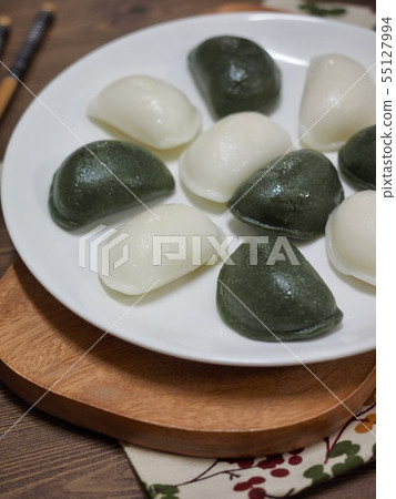 Korean traditional food Songpyeon, Hangwa 55127994