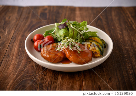 Fluffy tofu stewed hamburger 55129080