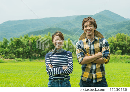 Farmer couple 55130586