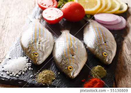 Fresh raw raw sarpa salpa fish with lemon, Fresh raw raw sarpa salpa fish with lemon, 55130809