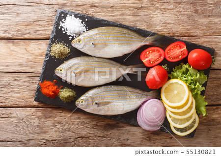 Preparation for cooking Sarpa salpa fish with 55130821