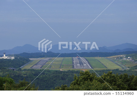 高松機場跑道和飛機起飛 高松機場跑道和飛機起飛 55134960