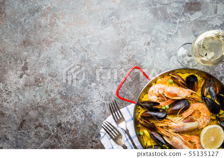 Traditional seafood paella Traditional seafood paella 55135127