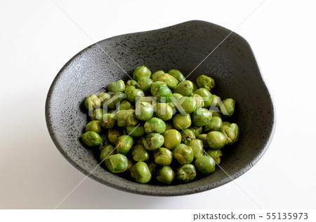 Fried green peas 55135973