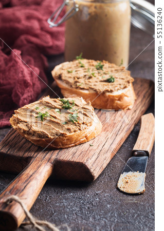 Fresh chicken liver pate 55136240