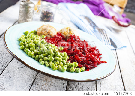 cutlets with peas 55137768