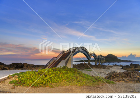 Sunrise in Sanxiantai 55139202