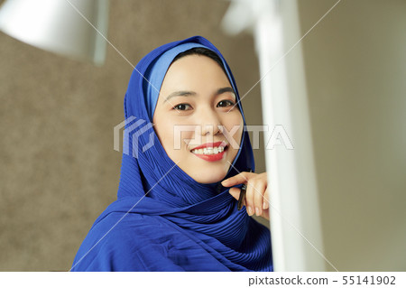Pretty muslim office manager 55141902