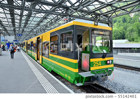 Low-floor controlled coach for Wengen at Lauterbrunnen station 55142401