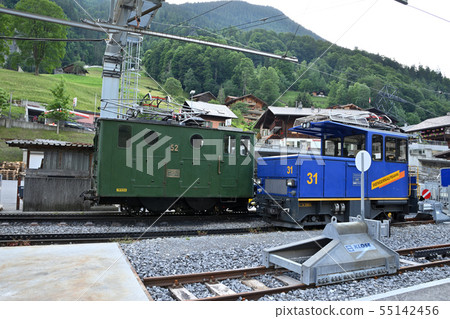 Lauterbrunnen駐地拘留線的小盒裝電力機車和企業機車 Lauterbrunnen駐地拘留線的小盒裝電力機車和企業機車 55142456
