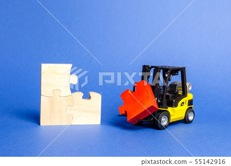 forklift truck brings the missing red puzzle forklift truck brings the missing red puzzle 55142916