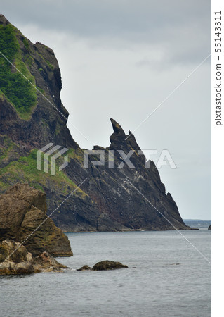 在北海道的Iwadencho Raiden海岸拍攝Raidenden的夏日風景 55143311