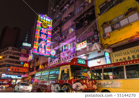 <香港>油麻地的城市景觀和夜景 <香港>油麻地的城市景觀和夜景 55144270