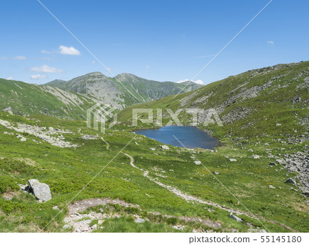Beautiful vivid blue mountain lake Horne Jamnicke pleso with green mountain peaks view from the Beautiful vivid blue mountain lake Horne Jamnicke pleso with green mountain peaks view from the 55145180