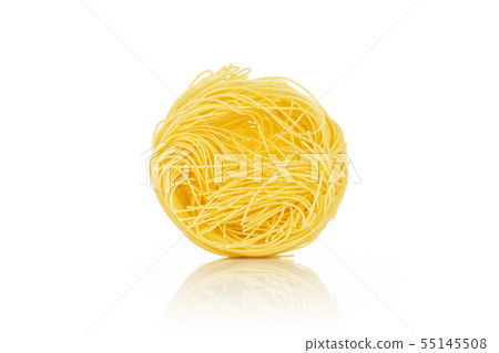 Angel hair pasta isolated on white 55145508