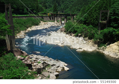Near the fresh green Hida and Kuno rivers 55149300