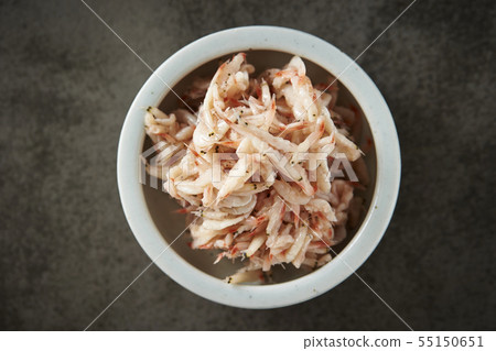 韓國食品用鹽醃製的蝦 55150651