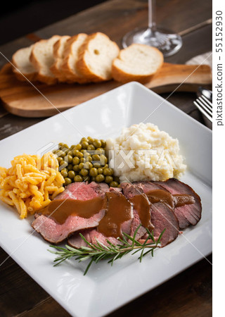 roasted beef serving with gravy sauce, mashed 55152930