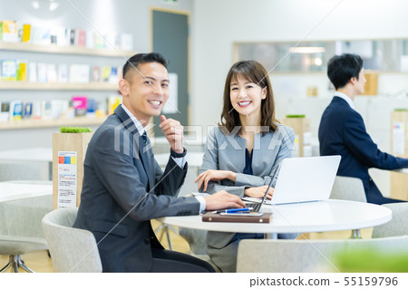 Business image Male employee Female employee 55159796