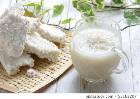 美味的冰鎮甜酒在夏天甜酒 55162207