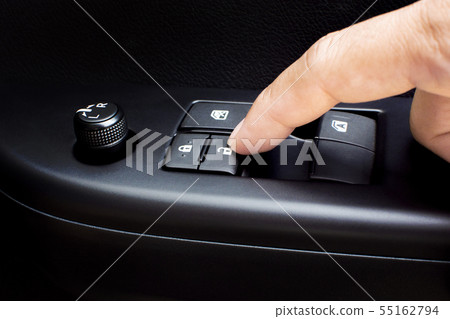 Finger press the car door unlock button to unlock. 55162794
