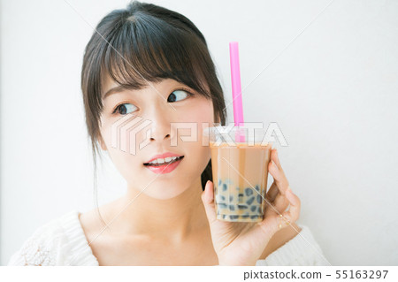 Tapioca milk tea and young girl 55163297