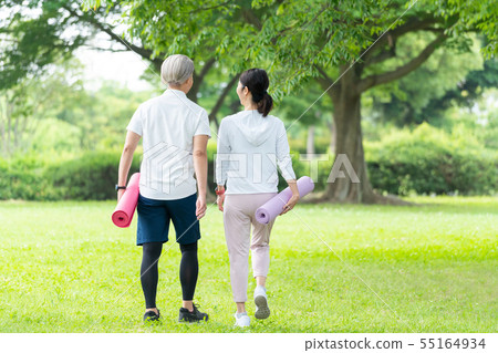 Yoga beauty outdoor middle couple couple exercise image Yoga beauty outdoor middle couple couple exercise image 55164934
